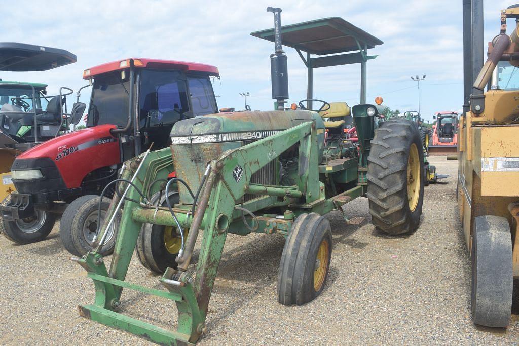 Image of John Deere 2940 Primary image