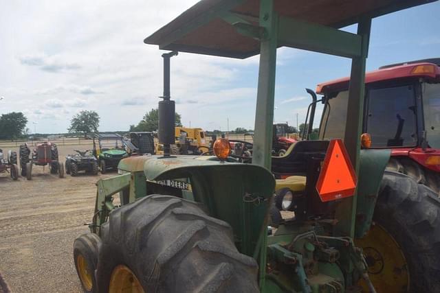 Image of John Deere 2940 equipment image 1