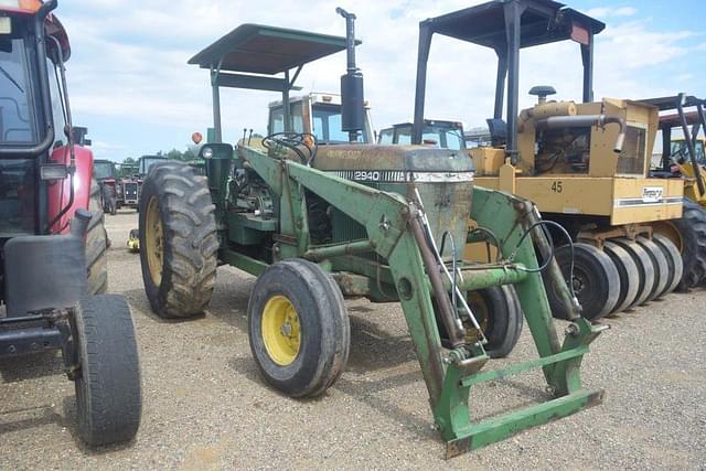 Image of John Deere 2940 equipment image 3