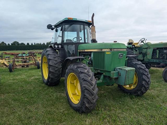 Image of John Deere 2950 equipment image 2