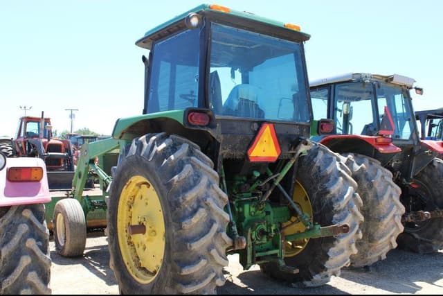 Image of John Deere 2950 equipment image 1