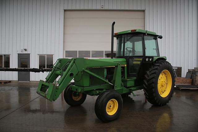 Image of John Deere 2950 equipment image 1