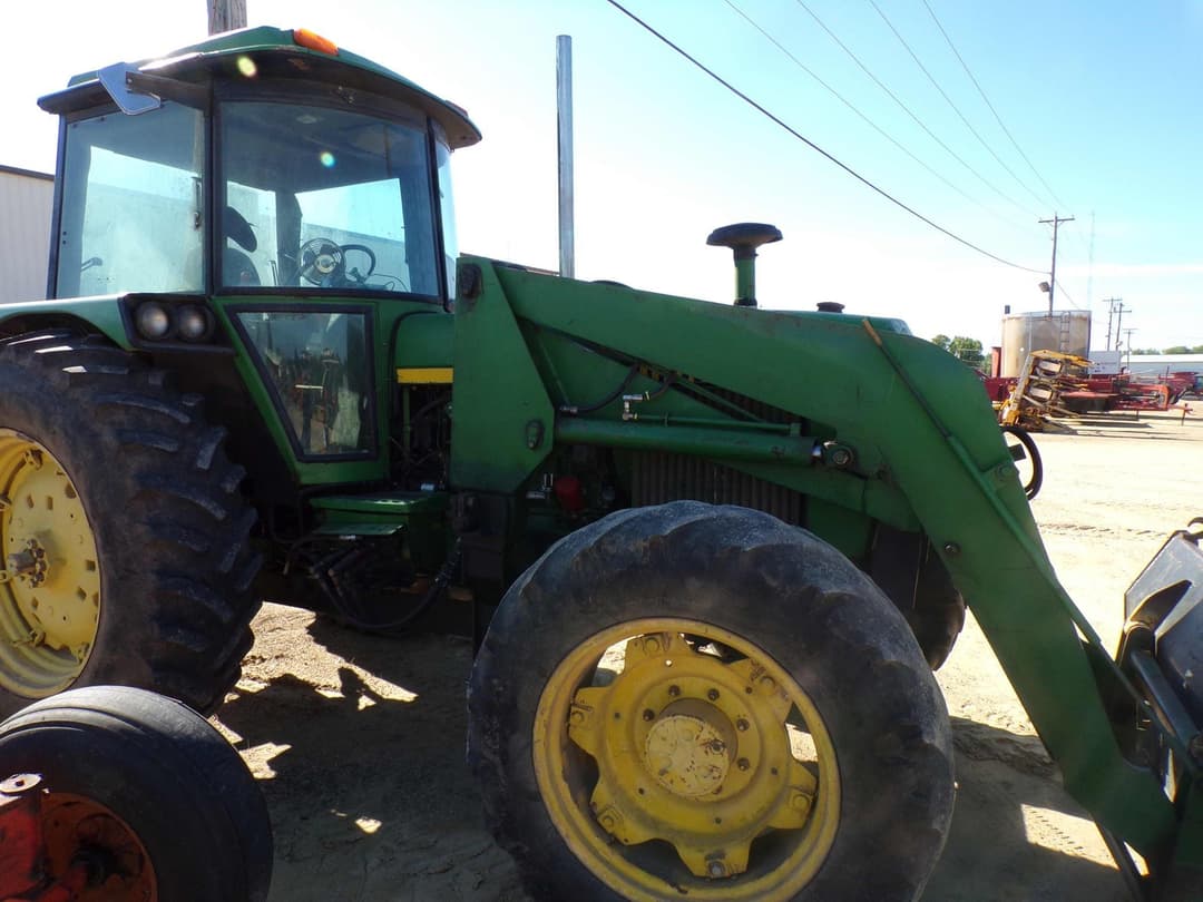Image of John Deere 2950 Primary image