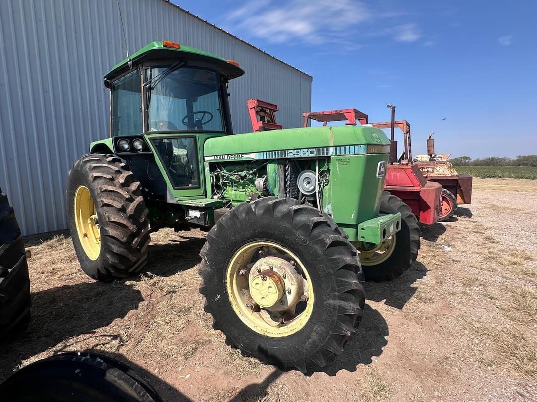 Image of John Deere 2950 Primary image