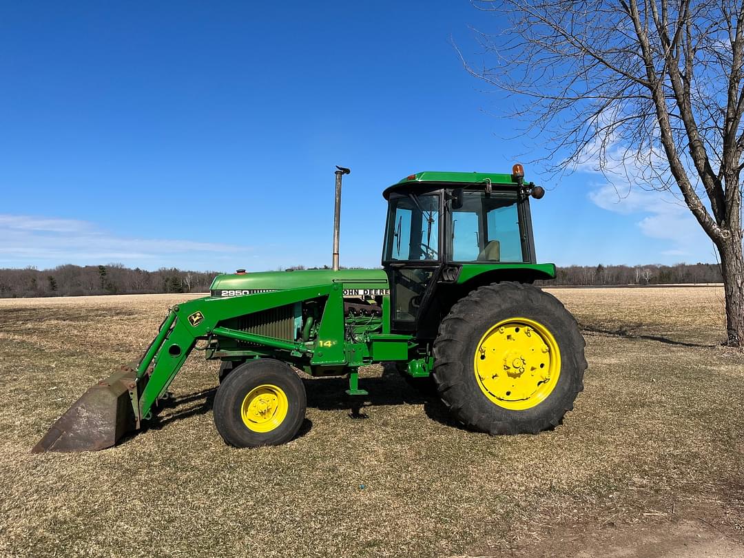 Image of John Deere 2950 Primary image