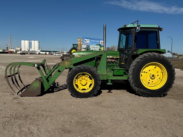 Image of John Deere 2950 equipment image 1