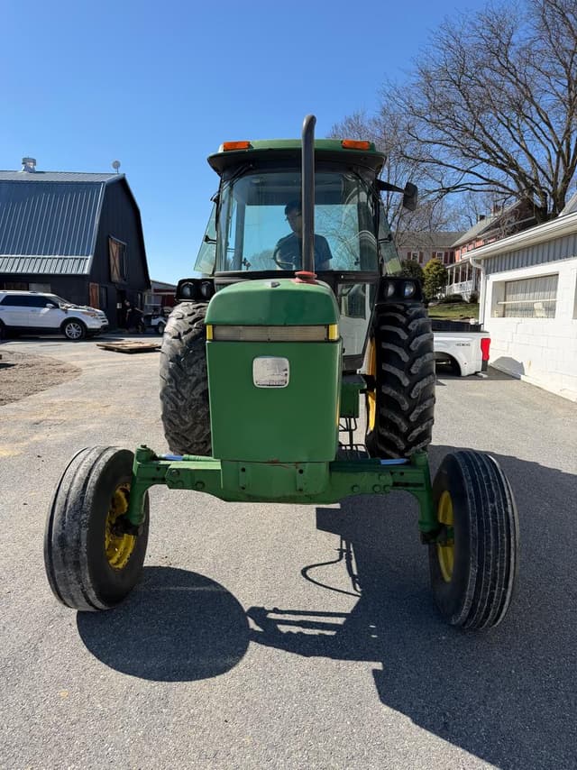 Image of John Deere 2950 equipment image 1