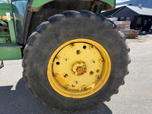 Image of John Deere 2950 equipment image 4