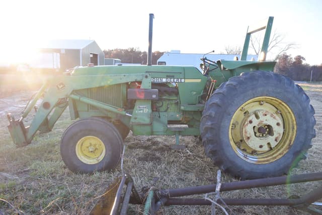 Image of John Deere 2950 equipment image 1