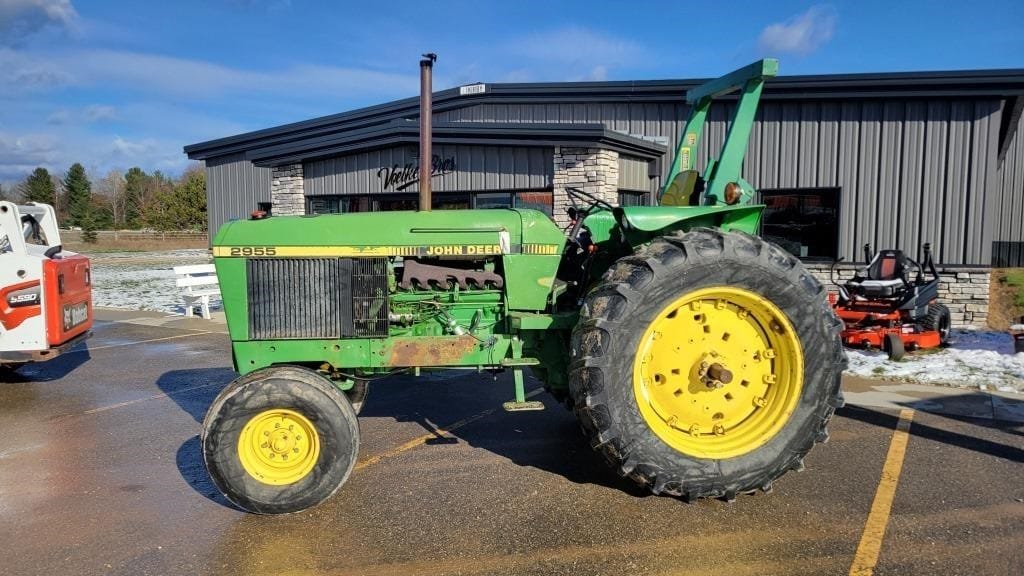 John Deere 2955 Equipment Image0