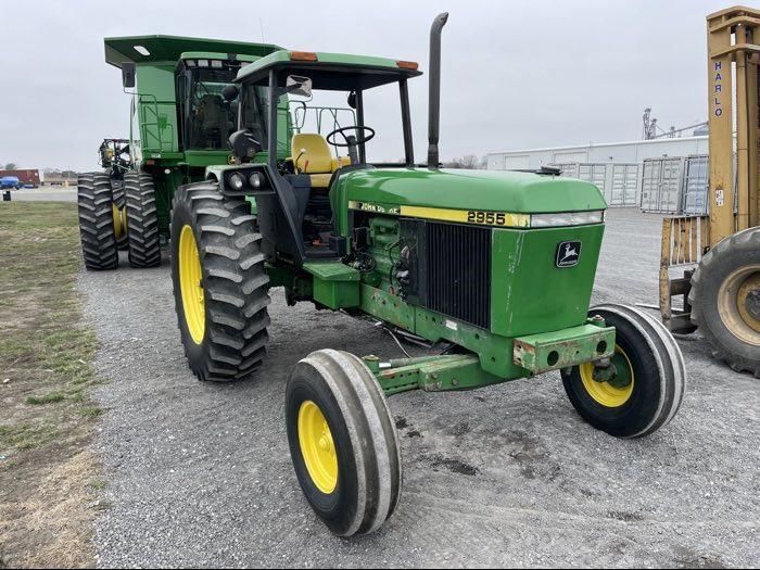 John Deere 2955 Equipment Image0