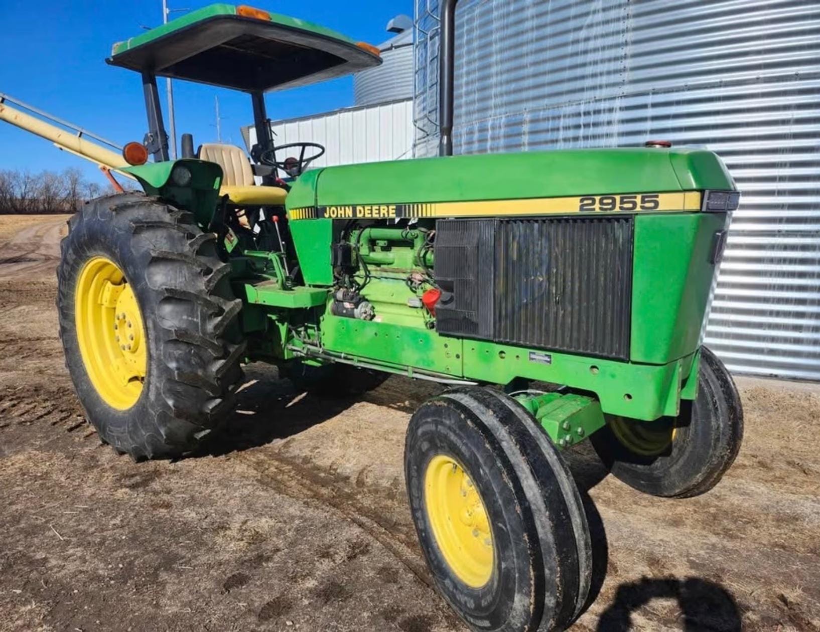 John Deere 2955 Equipment Image0