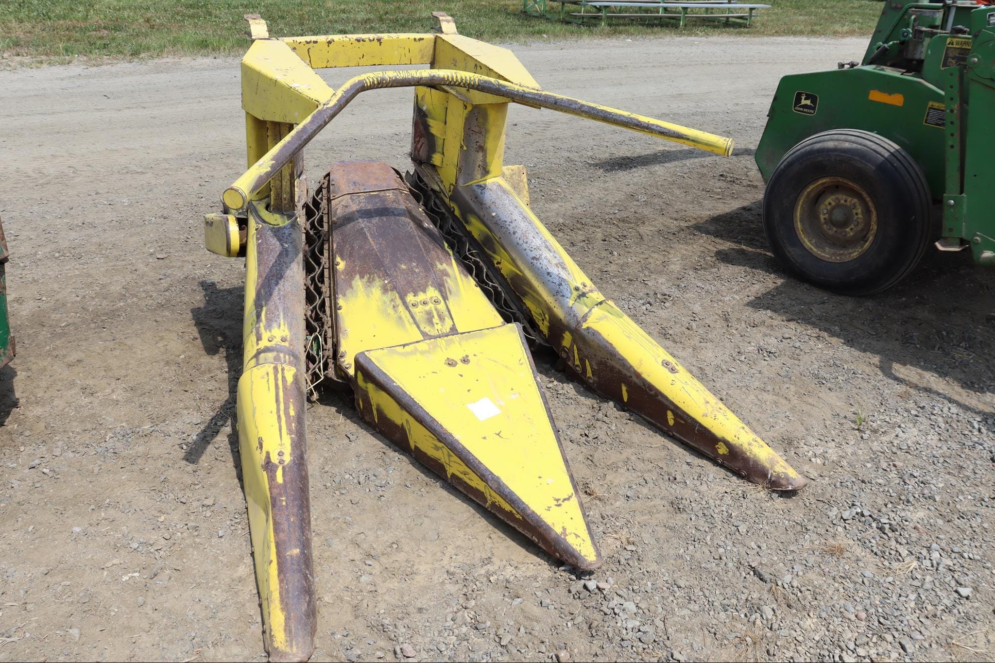 John Deere 445 Equipment Image0