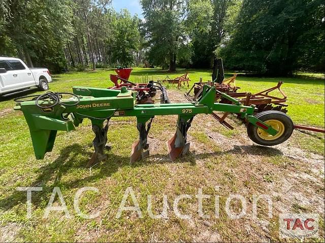 Image of John Deere 975 equipment image 1
