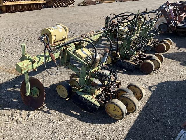 Image of John Deere 200 equipment image 4