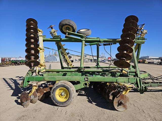 Image of John Deere 330 equipment image 3