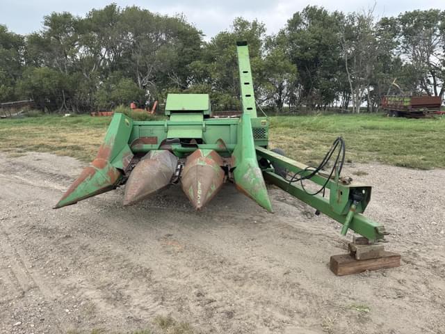 Image of John Deere 300 equipment image 2