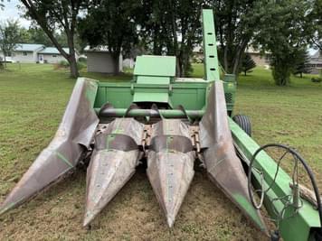 Main image John Deere 300