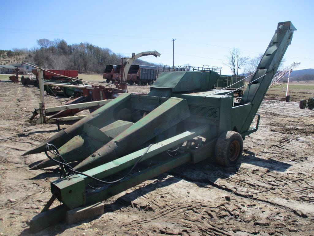 Main image John Deere 300