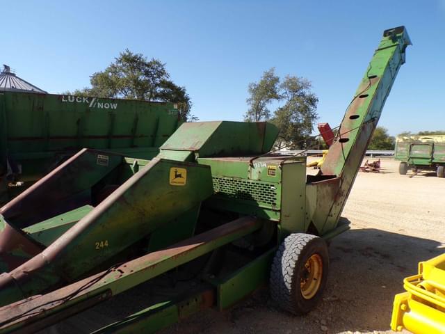 Image of John Deere 300 equipment image 3