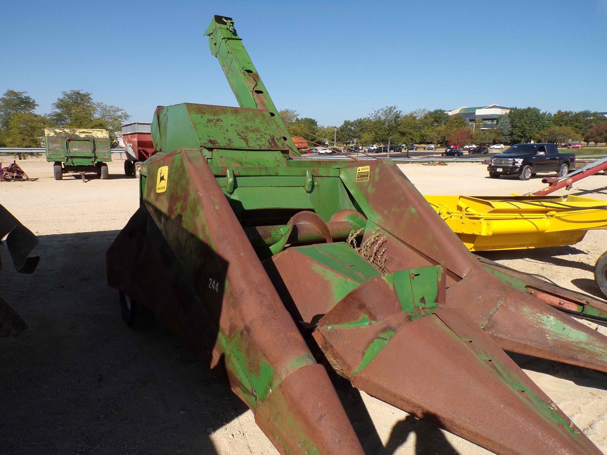 John Deere 300 Equipment Image0