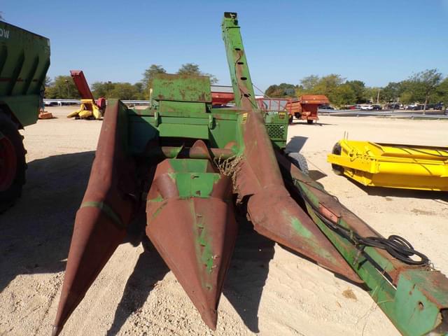 Image of John Deere 300 equipment image 2