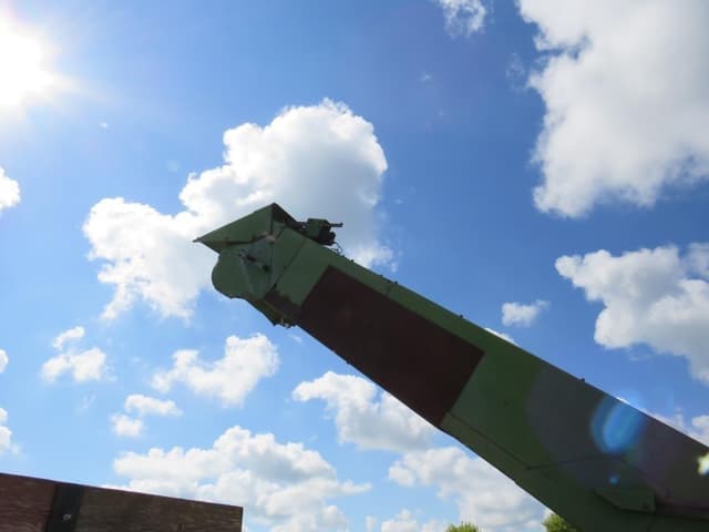 Image of John Deere 300 equipment image 2