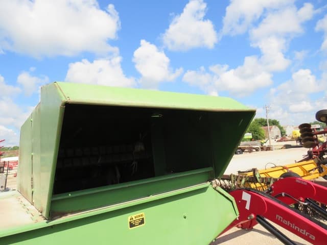Image of John Deere 300 equipment image 3