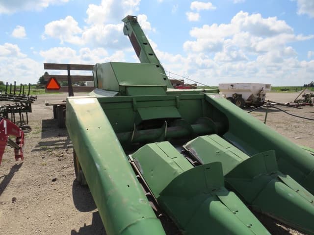 Image of John Deere 300 equipment image 1