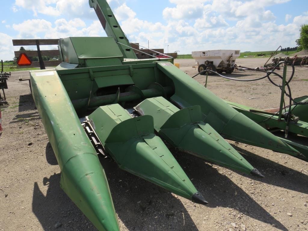 John Deere 300 Equipment Image0