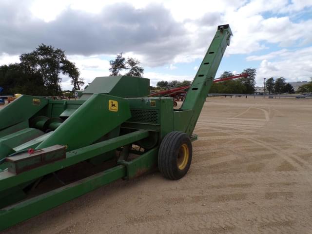 Image of John Deere 300 equipment image 3
