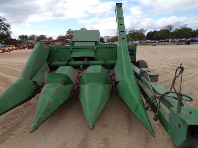 Image of John Deere 300 equipment image 2