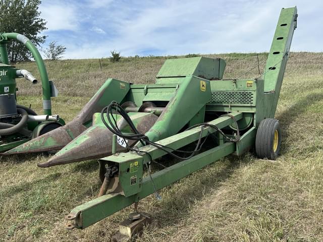 Image of John Deere 300 equipment image 2