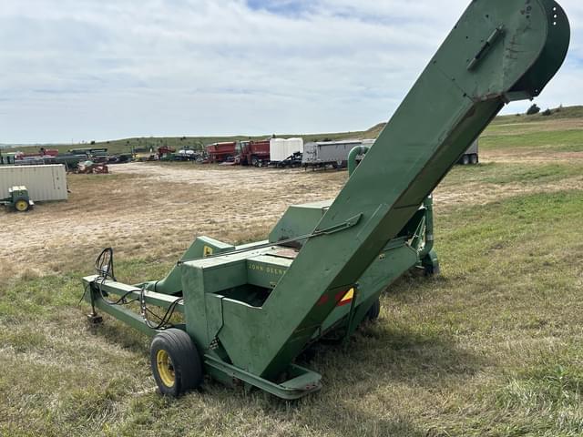 Image of John Deere 300 equipment image 3