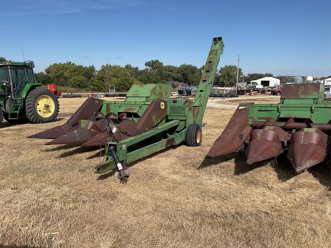 Image of John Deere 300 Primary Image