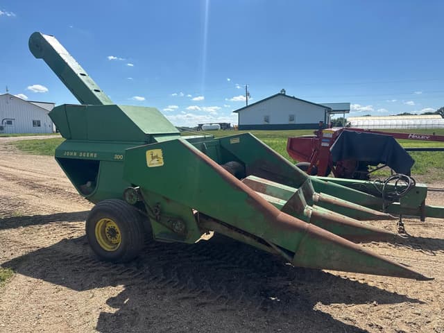 Image of John Deere 300 equipment image 2