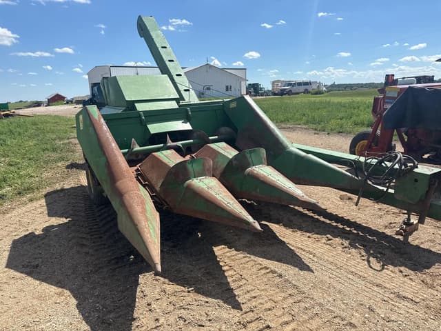 Image of John Deere 300 equipment image 1