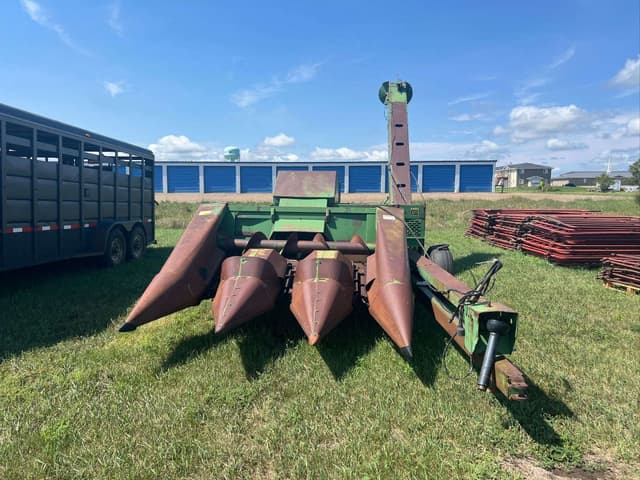 Image of John Deere 300 equipment image 1