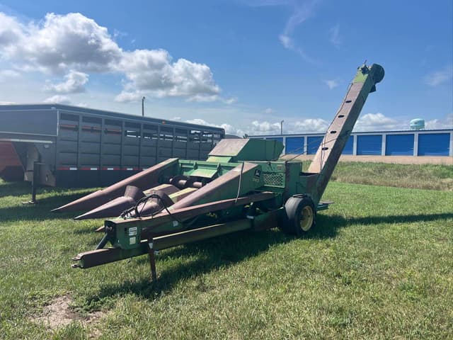 Image of John Deere 300 equipment image 2