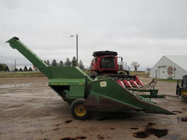 Image of John Deere 300 equipment image 1