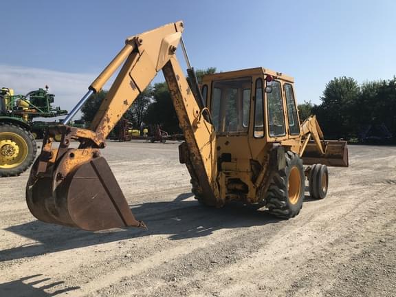 Image of John Deere 300 equipment image 3
