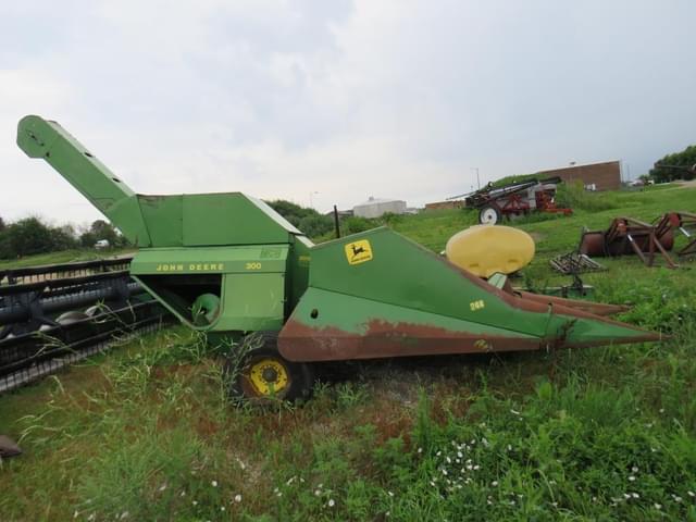 Image of John Deere 300 equipment image 3