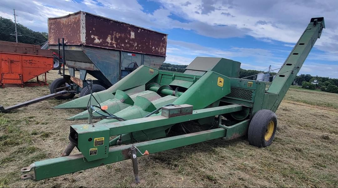 Image of John Deere 300 Image 0
