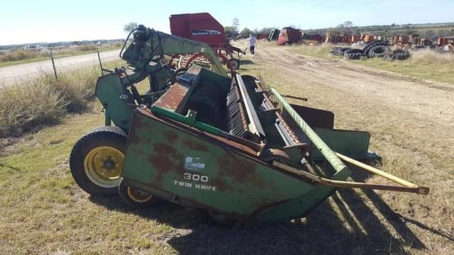 Image of John Deere 300 equipment image 3