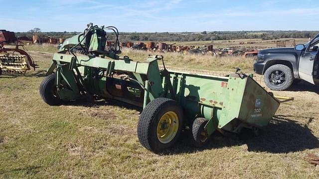 Image of John Deere 300 equipment image 4