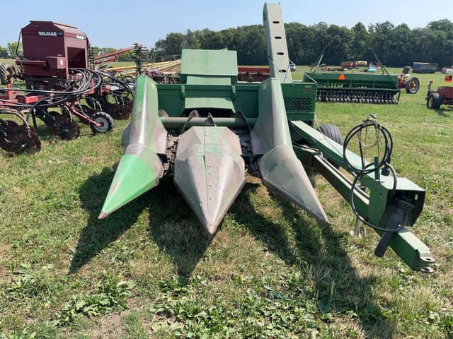 Image of John Deere 300 equipment image 2