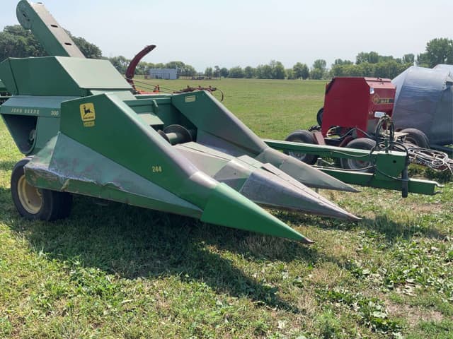 Image of John Deere 300 equipment image 3