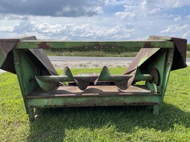 Image of John Deere 300 equipment image 2
