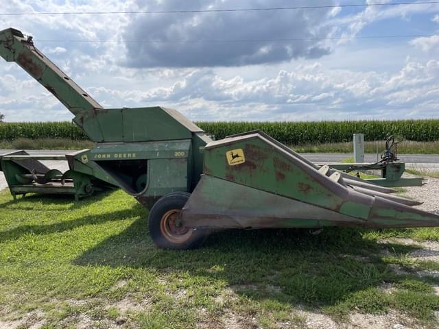 Image of John Deere 300 equipment image 3