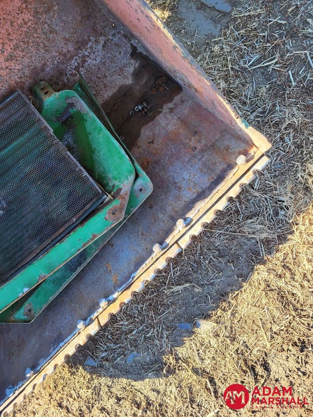 Image of John Deere 300 equipment image 4